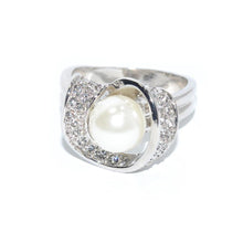 Load image into Gallery viewer, Crystal Pearl Ring
